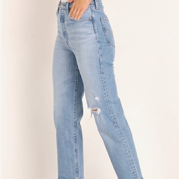 Levi’s Ribcage Straight Ankle Jean in Tango Fade Wash - Picture 2 of 14